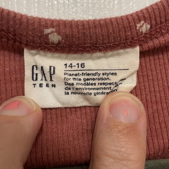 Gap Teen garnet button detail tee - Picture 4 of 4